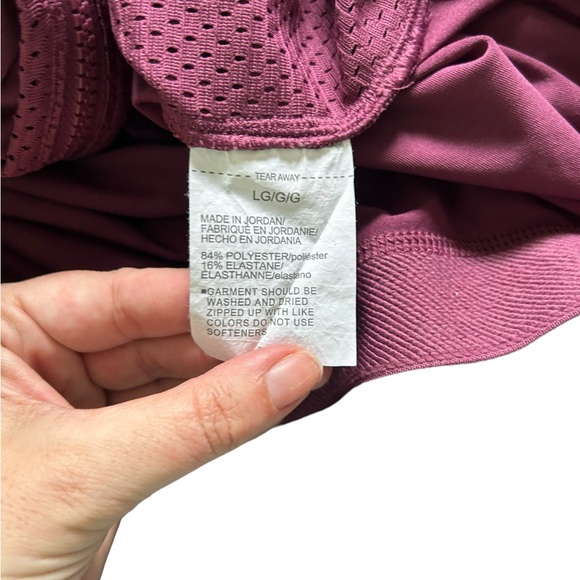 Under Armour UA Heatgear
Armour Full Zip Jacket
Burgundy size LARGE - Picture 7 of 8